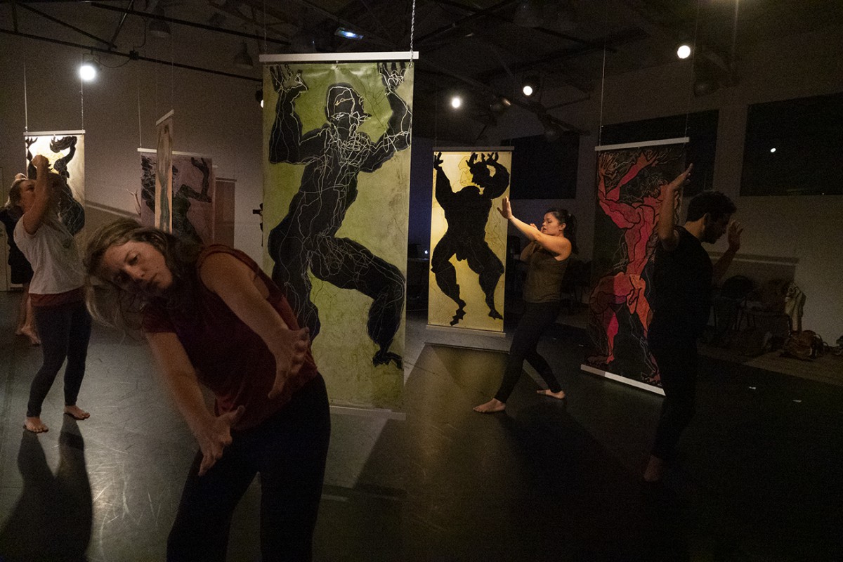 Evolutions corporelles et chorégraphiques entre les peintures, en "prenant" leur gestes