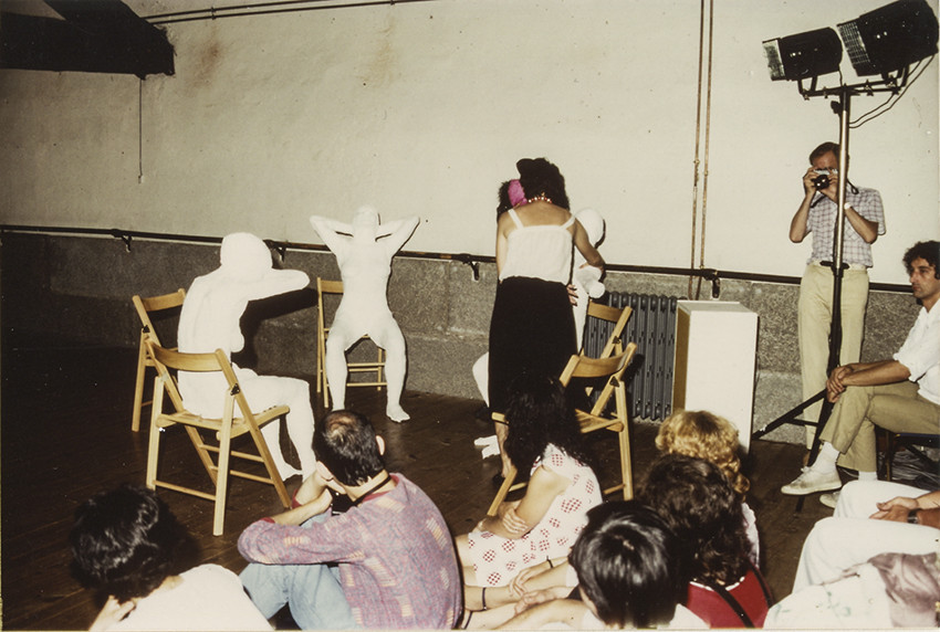 Spectacle de la Cie K.Danse, au Dansoir à ToulouseToute la troupe moulée en plâtre par Claude Jeanmart