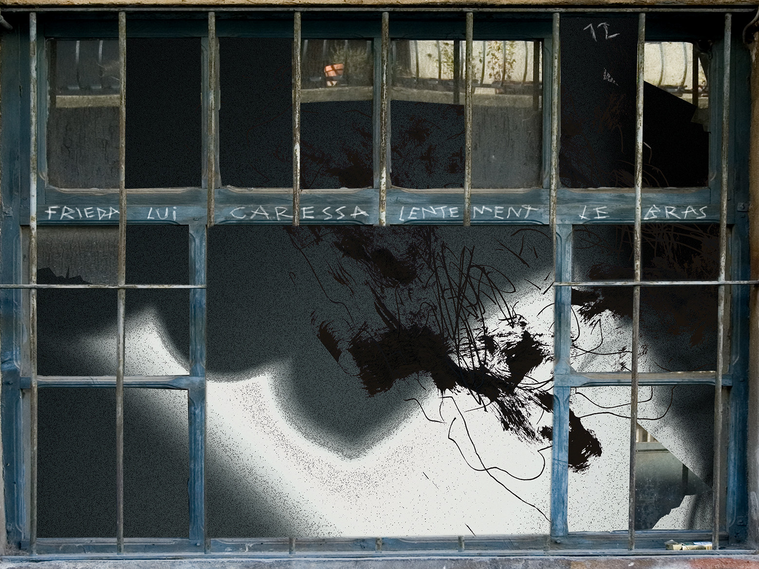 Frieda lui caressa lentement le bras