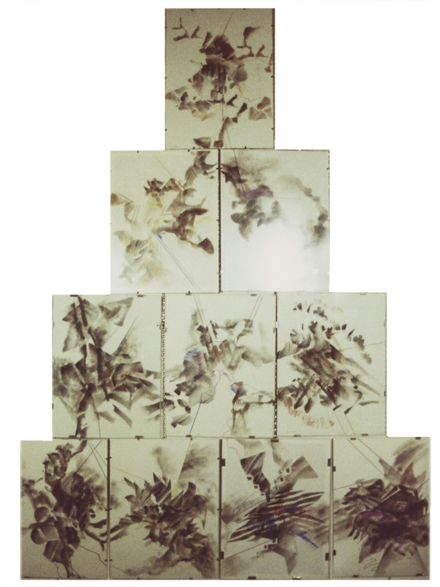 Légende :	N° 1 - fusain, craie Conté, pochoirs - 12  82Description :série des PYRAMIDES - 260 x 200 ( 10 feuilles 50 x 65 )